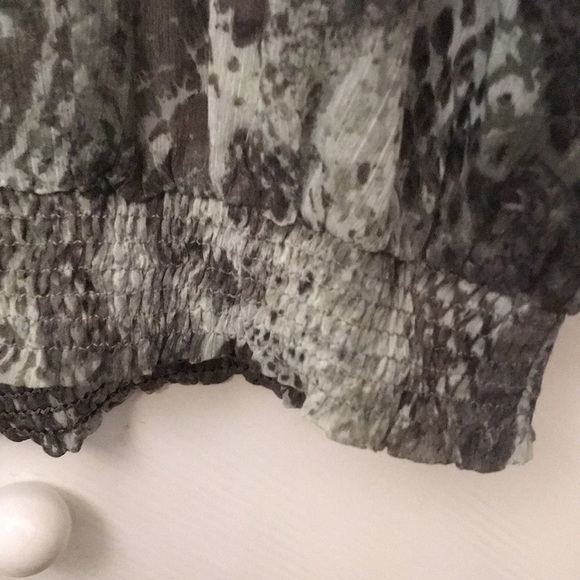 Chaudry KC cute summertime top with the long open on top sleeves, green gray L - Picture 8 of 8